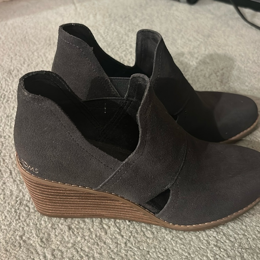 New with tags Toms dark gray booties